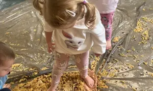 Ścieżka sensoryczna do chodzenia: Klucz do rozwoju i zabawy DIY